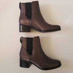 Naturalizer Dallas Chelsea Pull-On Bronze Metallic Ankle Boots size 6